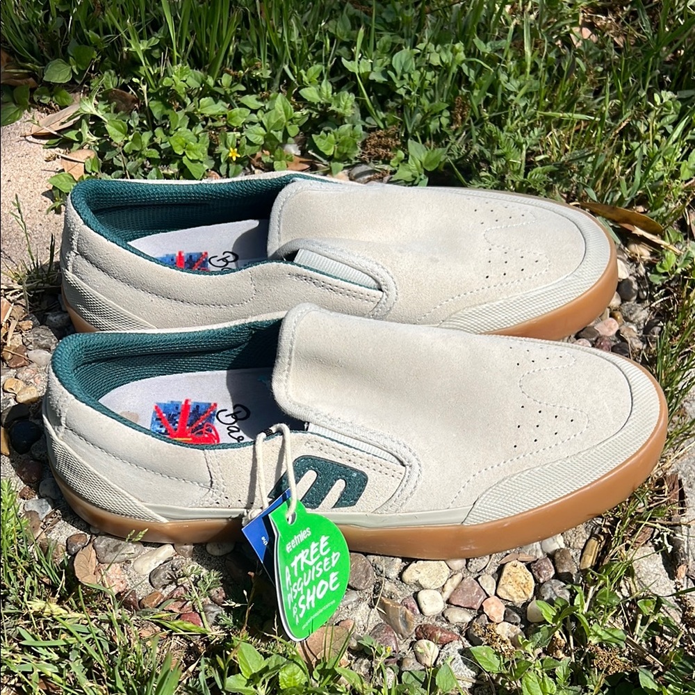 Etnies Beige and Green Women's Slip-On Shoes